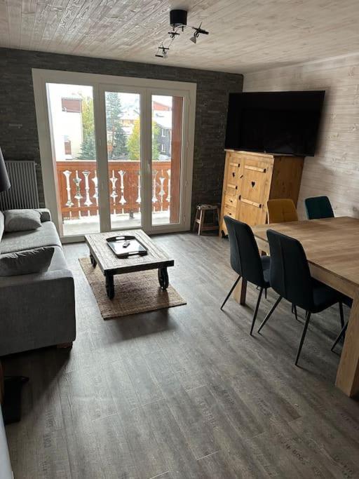 شقة Au Myosotis, Cosy Au Pied Des Pistes Avec Vue Et Coeur De Station لو دوز آلب المظهر الخارجي الصورة
